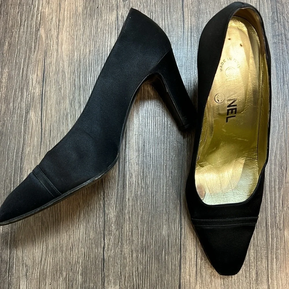 CHANEL Vintage Cap Toe Pumps Block Heels Black Suede Slip On Shoes Size 8.5